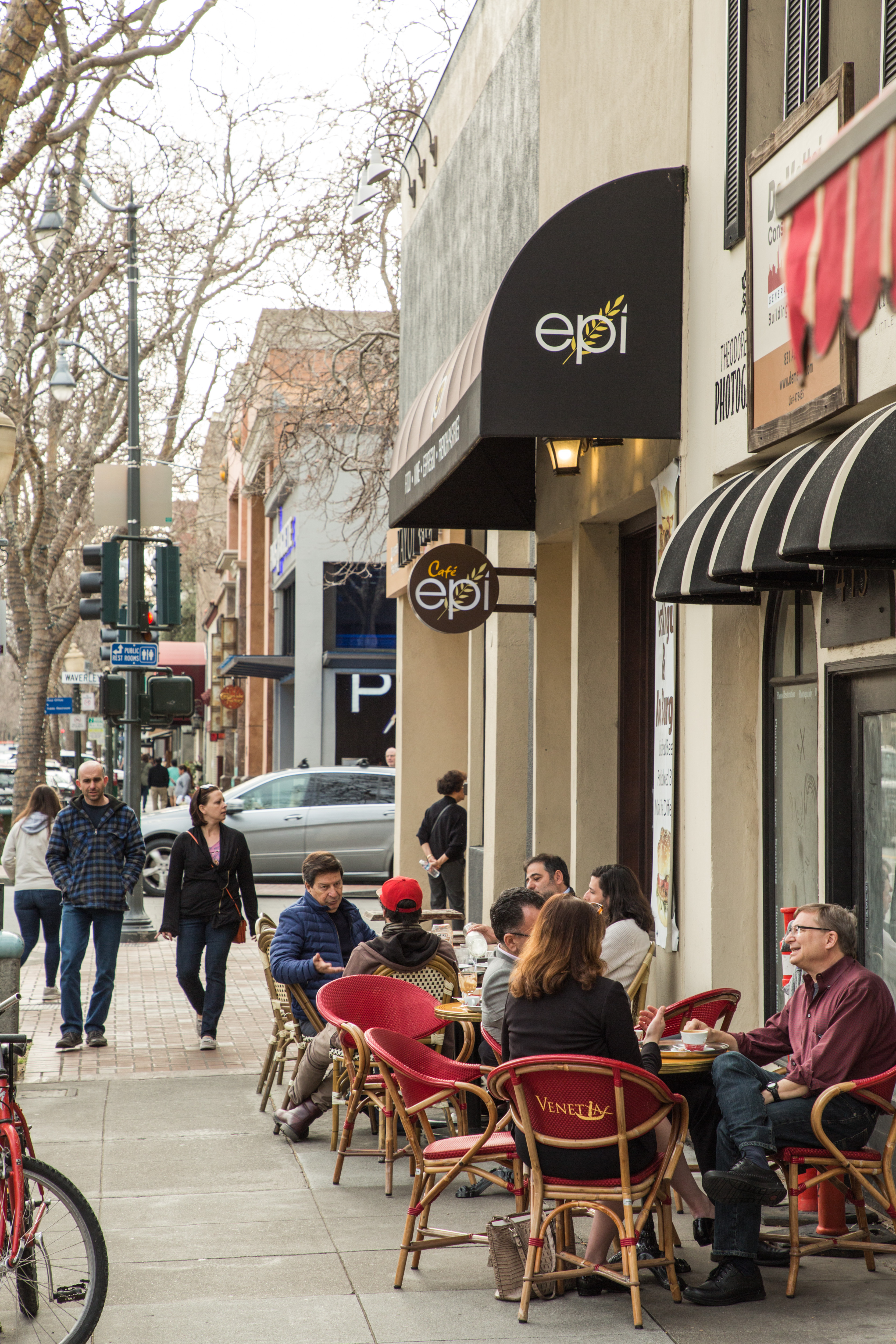 The retail economy is growing in Palo Alto.